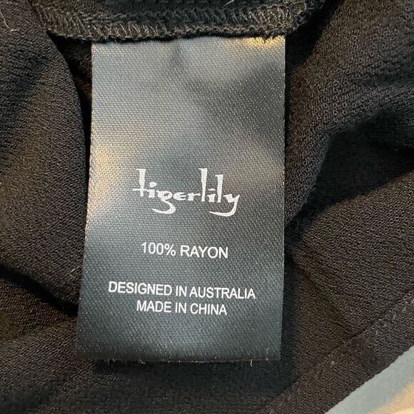 Tigerlily Revolve Embroidered Trim Cropped Tank Top Black Flowy Tiered Sleeveles - Picture 8 of 9